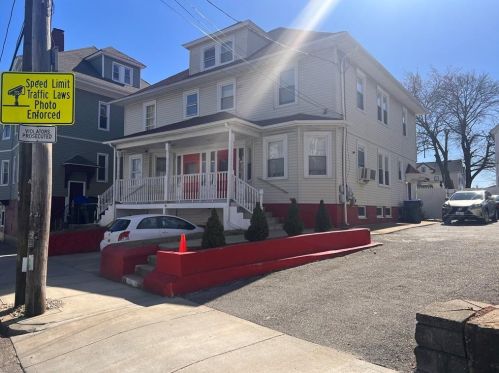 392 Plainfield St, Providence, RI 02909-3710