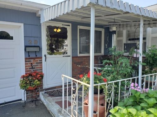 29 Raylo St, Chicopee, MA 01013-3324