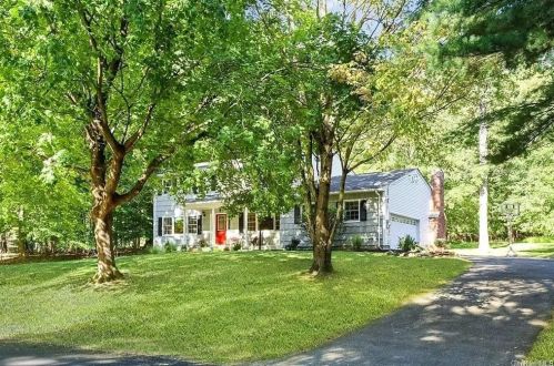 25 Gate Rd, Airmont, NY 10901-3128
