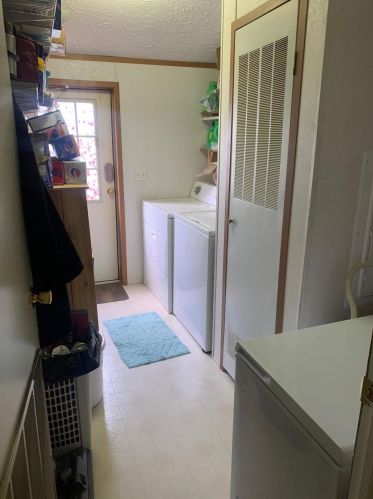 210 Cedar St, Pataskala OH  43062-7071 exterior