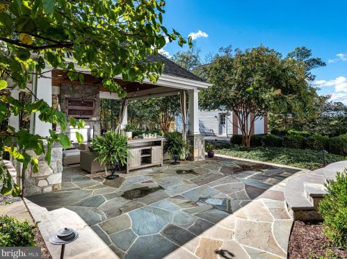 20500 Stone Fox Ct, Leesburg VA 20175-7223 exterior