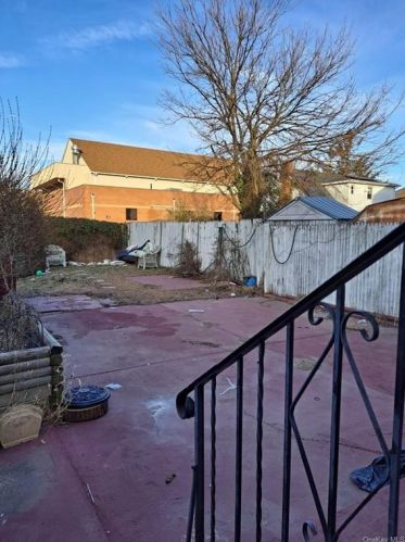 16-16 Redfern Ave, Far Rockaway NY  11096-2019 exterior