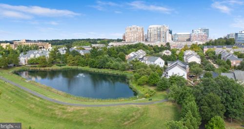 12146 Chancery Sta Cir, Herndon VA 20190-5801 exterior