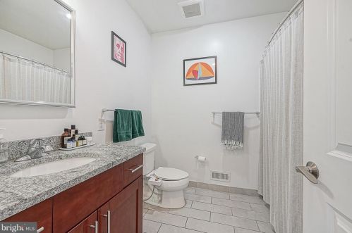 1717 Manton St, Philadelphia PA  19146-3017 exterior