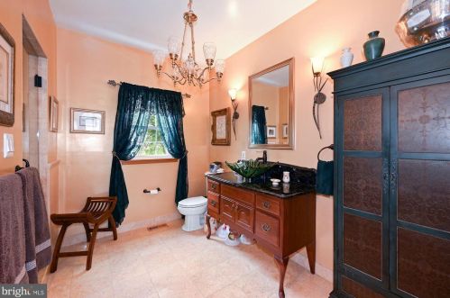 8315 Collins Ave, Camden NJ  08109-3568 exterior