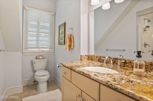 66 Bay Dr, Beaufort SC  29907-1755 exterior