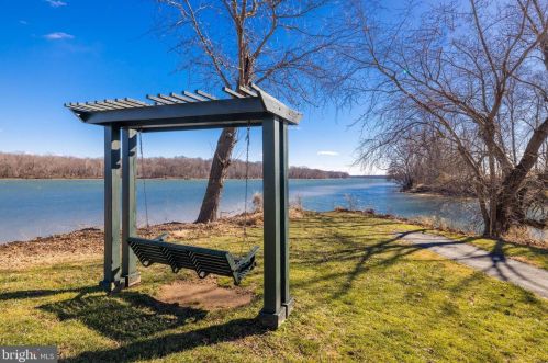 18506 Pelicans Nest Way, Leesburg VA  20176-3963 exterior