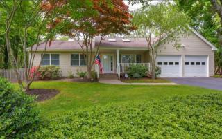 752 Peconic Bay Blvd, Northampton, NY 11901-5908