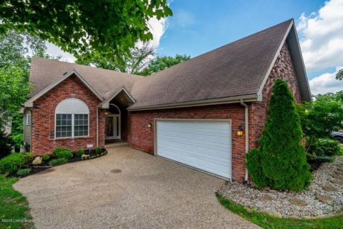 8811 Kings Lynn Ln, Louisville, KY 40220-4103