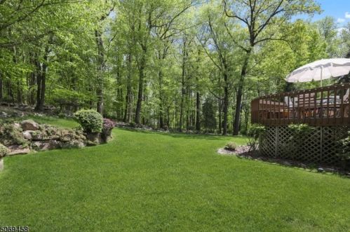 43 Mdw Blf Rd, Greystone Park NJ 07950-1951 exterior