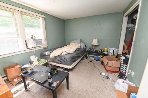 17 English Range Rd, Derry NH 03038-5323 exterior