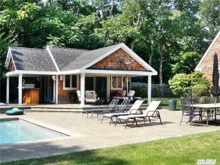 1910 Bay Ave, Mattituck, NY 11952-1878