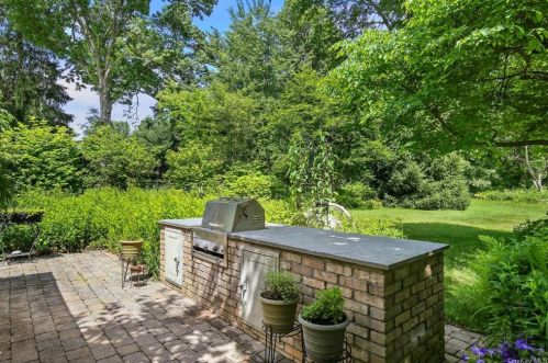 5 Augusta Pl, White Plains NY  10603-1901 exterior