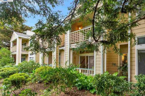 258 Amesport Lndg, Princeton By The Sea, CA 94019-1969