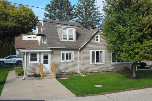 922 Sage St, Lake Geneva, WI 53147-1232