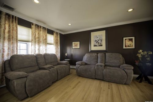 1571 13th St, Babylon NY  11704-3225 exterior