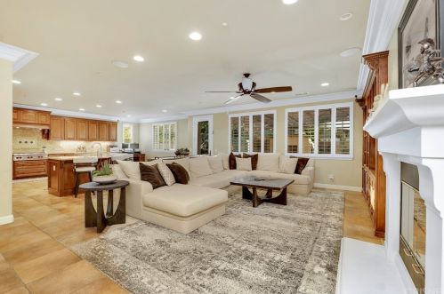 2177 Silverstar St, Simi Valley CA 93065-0592 exterior