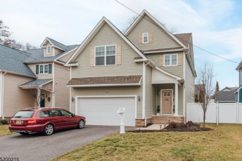 38 Walnut St, Little Falls NJ  07424-1402 exterior