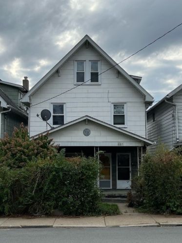 887 Freeport Rd, New Kensington, PA 15068-5402
