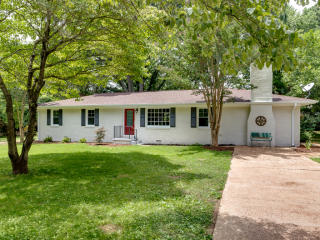 2106 Robinwood Dr, Huntsville, AL 35803-1428