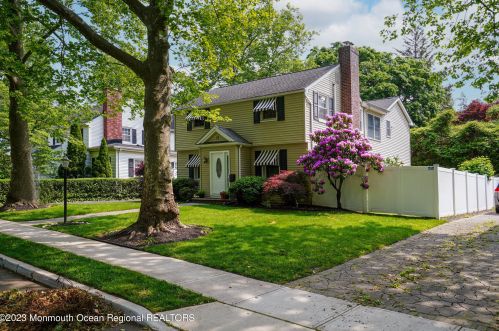 17 Grant Pl, Tinton Falls NJ  07701-2117 exterior