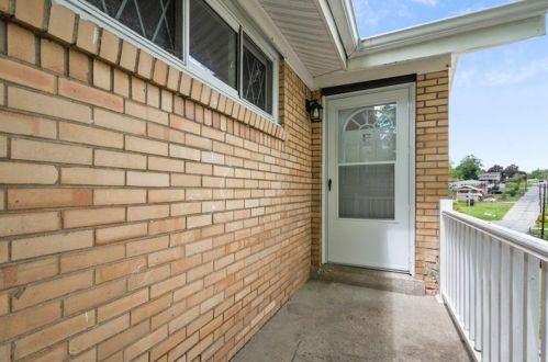 131 Delaney Dr, Pittsburgh, PA 15235-5417