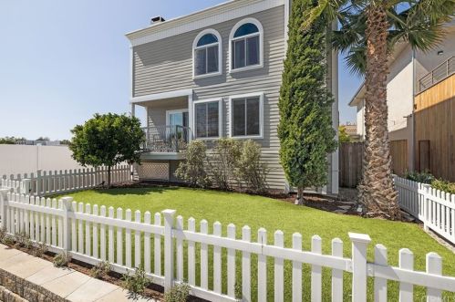 937 11th St, Manhattan Beach CA  90266-5905 exterior