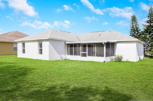 3652 Voyager St, Fort Pierce, FL 34953-3781