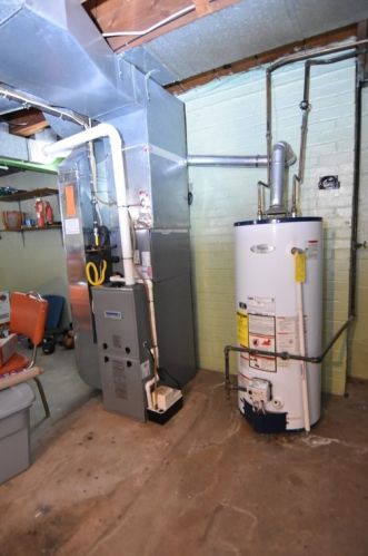 226 Marigold St, Whitaker PA  15120-2233 exterior