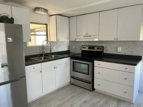 4199 70th Rd, West Palm Beach, FL 33404-5864