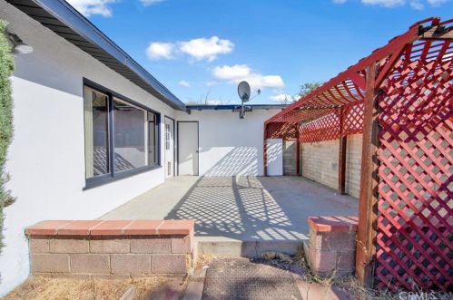 44035 Cedar Ave, Lancaster CA  93534-4422 exterior