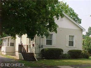 7816 Elm St, Masury, OH 44438-1406