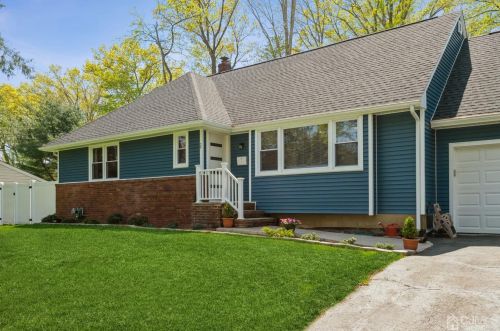 63 Farms Road Cir, East Brunswick, NJ 08816-2914