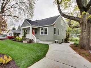 7928 21st Ave, Portland, OR 97202-6803