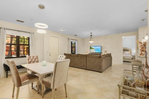 9026 Alturas Ln, Naples, FL 34113-3110