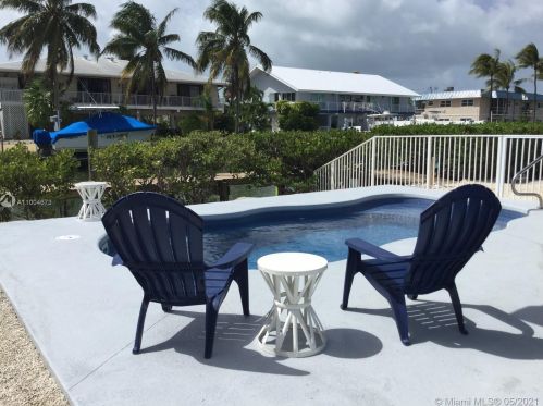 337 Sombrero Beach Rd, Marathon, FL 33050-3902