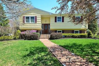 35 Westgate Dr, Sparta, NJ 07871-1340