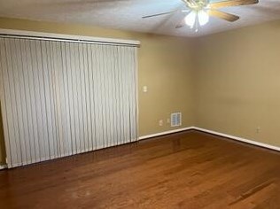 22 Woodland Hills Dr, Newport, KY 41071-5470