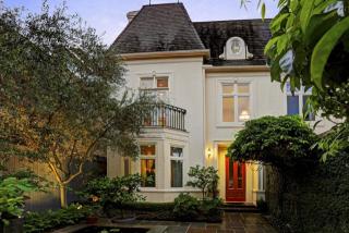 2523 Westgate Dr, Houston TX  77019-6609 exterior