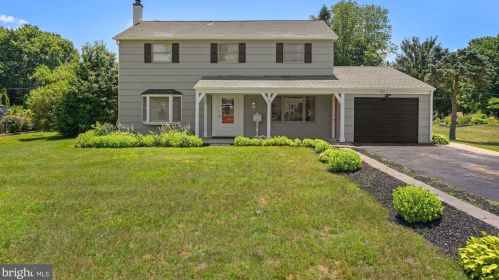 4 Babbitt Ln, Willingboro, NJ 08046-1502