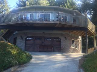 808 Upper Pacific Dr, Shelter Cove, CA 95589-9164