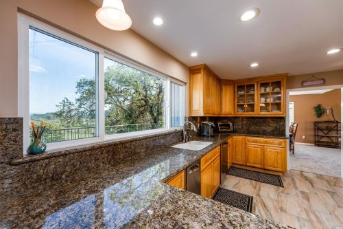 858 Sanel Dr, Ukiah CA  95482-9604 exterior