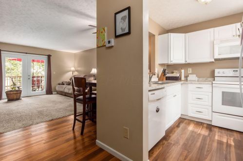 215 Hawkins Ln, Blacklick, OH 43004-9306