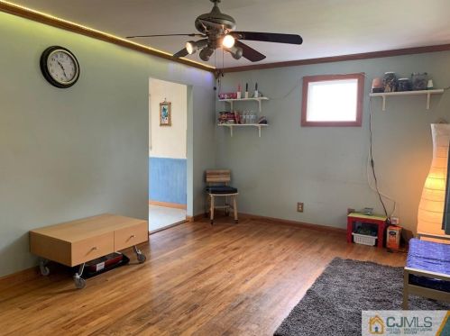 13 Elaine Rd, East Brunswick, NJ 08816-3731
