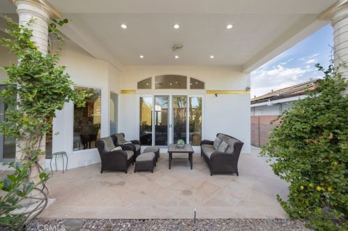 10026 Mattock Ave, Downey CA  90240-3529 exterior