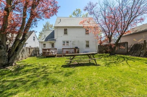 124 Ansonia St, Hartford CT  06106-4002 exterior