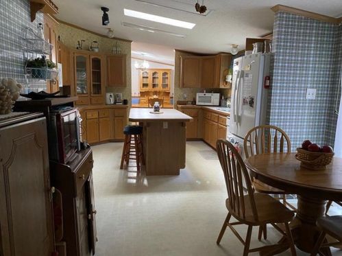 1431 Carlsbad Pl, New Castle, PA 16101-2833