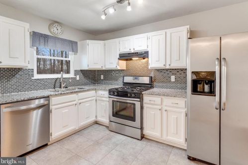 5483 Rector Dr, Woodbridge VA  22193-3703 exterior