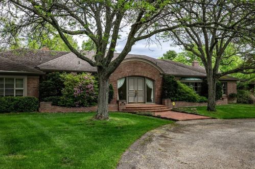 8056 Brill Rd, Cincinnati, OH 45243-3950