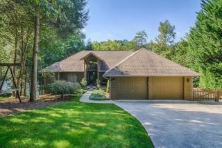 1242 Shorewood Ln, Caryville, TN 37714-3766